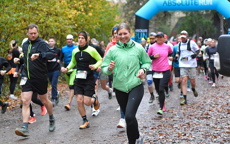 Die Teilnehmer genießen die abwechslungsreiche Strecke durch Wald und Weinberge. Die Teilnehmer genießen die abwechslungsreiche Strecke durch Wald und Weinberge.