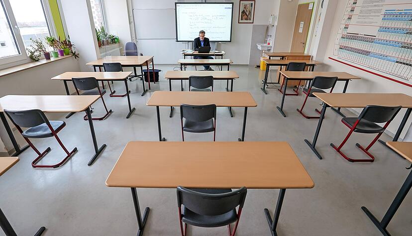 In der Hochphase der Pandemie mussten Schulleiter oft montags Anweisungen umsetzen, welche das Kultusministerium am Wochenende bekannt gegeben hatte. 
Foto: dpa In der Hochphase der Pandemie mussten Schulleiter oft montags Anweisungen umsetzen, welche das Kultusministerium am Wochenende bekannt gegeben hatte. 
Foto: dpa