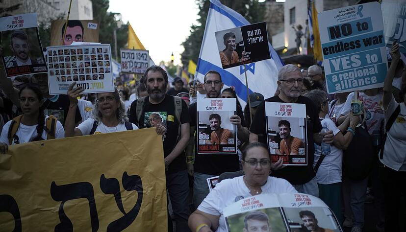 Angeh&ouml;rige der Geiseln fordern ihre sofortige Freilassung.