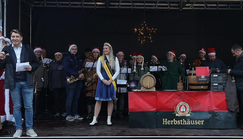 Am Samstag und Sonntag findet der diesjährige Weihnachtsmarkt in Niedernhall unter dem Namen "Winterzauber" statt. Am Samstag und Sonntag findet der diesjährige Weihnachtsmarkt in Niedernhall unter dem Namen "Winterzauber" statt.