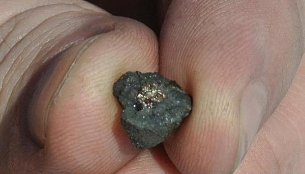 Nach dem Meteoriten-Einschlag in Russland wurden angeblich Fragmente des Himmelskörpers gefunden. Foto: ITAR-TASS / Anton Butsenko Nach dem Meteoriten-Einschlag in Russland wurden angeblich Fragmente des Himmelskörpers gefunden. Foto: ITAR-TASS / Anton Butsenko