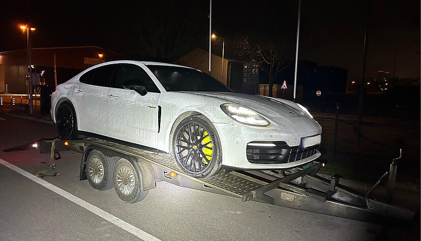 Das Hauptzollamt Heilbronn hat diesen Porsche Panamera e-hybrid sichergestellt.