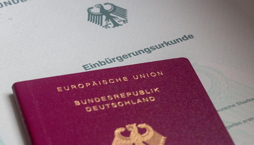 Im Jahr 2024 haben 291.955 Ausl&auml;nderinnen und Ausl&auml;nder die deutsche Staatsb&uuml;rgerschaft erworben. (Symbolbild)