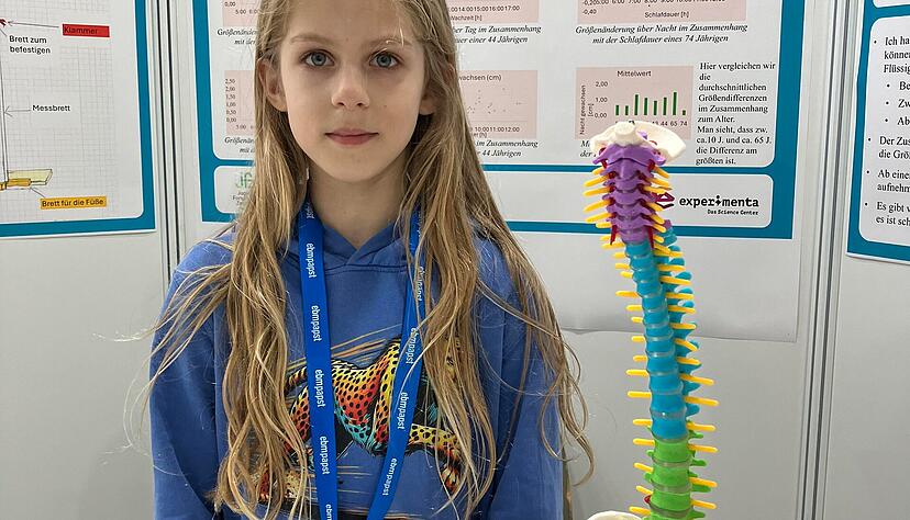 Wenn sie Achterbahn fahren wolle, m&uuml;sse sie das morgens tun, wenn sie gr&ouml;&szlig;er ist, sagte die Mutter zu dieser jungen Forscherin. Deshalb hat sie sich mit der Wirbels&auml;ule besch&auml;ftigt und die Frage vertieft, warum man im Alter und im Laufe des Tages schrumpft.