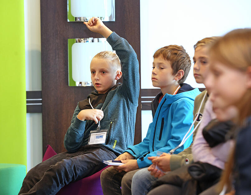 Kinderpressekonferenz mit DTM-Fahrern