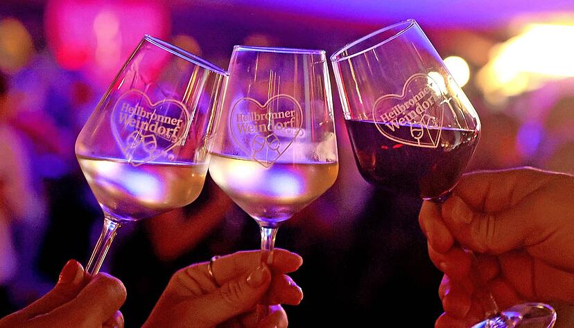 Auf dem Heilbronner Weindorf werden 345 Weine und 25 Sekte ausgeschenkt. Auf dem Heilbronner Weindorf werden 345 Weine und 25 Sekte ausgeschenkt.