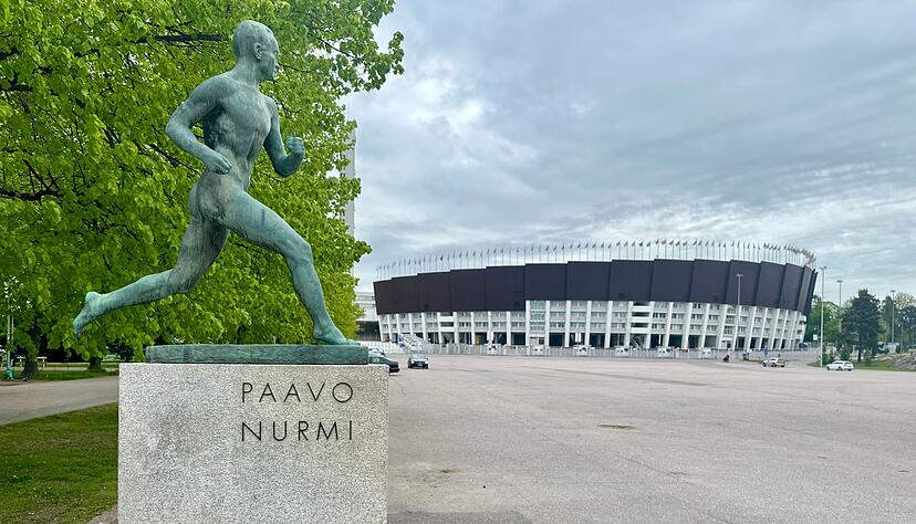 Bei einem WM-Qualifikationsspiel im Olympiastadion von Helsinki hat es einen tragischen Zwischenfall gegeben.