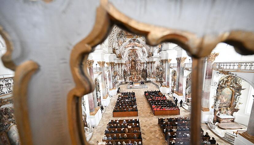Fünf Tage nach dem Zugunglück in Riedlingen mit drei Toten versammelten sich Angehörige, Rettungskräfte und Vertreter aus der Politik zu einem Trauergottesdienst. Fünf Tage nach dem Zugunglück in Riedlingen mit drei Toten versammelten sich Angehörige, Rettungskräfte und Vertreter aus der Politik zu einem Trauergottesdienst.