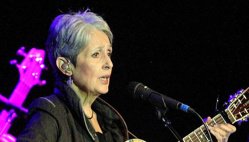 Folksong-Ikone Joan Baez tritt 2010 in der Harmonie auf.