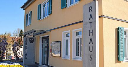 Ein saniertes Rathaus, ein wohnenswerter Ort − trotzdem gibt es bisher erst einen Kandidaten für die Bürgermeisterwahl in Untereisesheim.
Foto: Stefanie Pfäffle Ein saniertes Rathaus, ein wohnenswerter Ort − trotzdem gibt es bisher erst einen Kandidaten für die Bürgermeisterwahl in Untereisesheim.
Foto: Stefanie Pfäffle