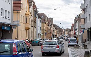 Die Ludwigsburger Stra&szlig;e in Alt-B&ouml;ckingen verspr&uuml;ht urbanes Flair mit ihrem bunten Kulturenmix. Hier reiht sich Lokal an Lokal.
Fotos: Mario Berger