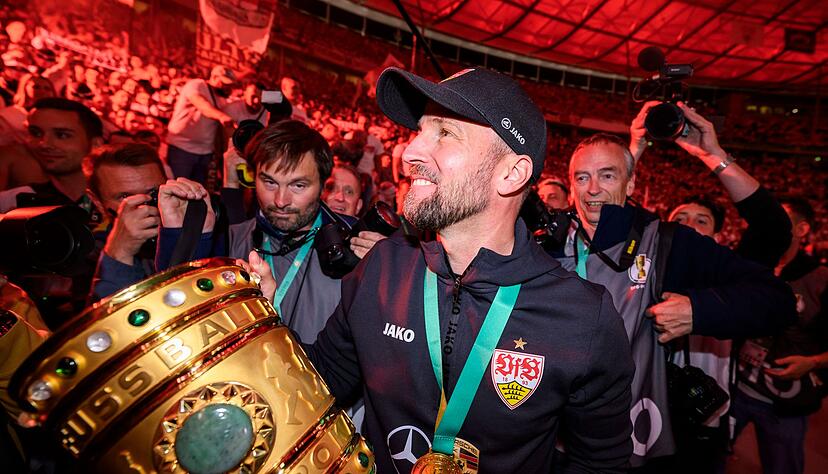 Der VfB Stuttgart um Trainer Sebastian Hoeneß kommt als Titelverteidiger. (Archivbild) Der VfB Stuttgart um Trainer Sebastian Hoeneß kommt als Titelverteidiger. (Archivbild)