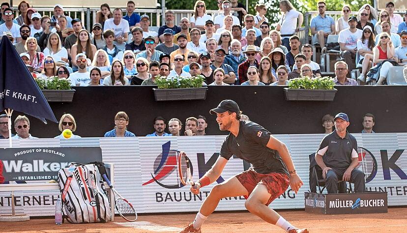 Sorgte 2023 schon vor dem Final-Wochenende für ein volles Haus auf der Anlage am Trappensee: Dominic Thiem. Am Freitag gab der 30 Jahre alte Österreicher bekannt, nach dieser Saison seine Karriere zu beenden.
Fotos: Archiv/Veigel Sorgte 2023 schon vor dem Final-Wochenende für ein volles Haus auf der Anlage am Trappensee: Dominic Thiem. Am Freitag gab der 30 Jahre alte Österreicher bekannt, nach dieser Saison seine Karriere zu beenden.
Fotos: Archiv/Veigel