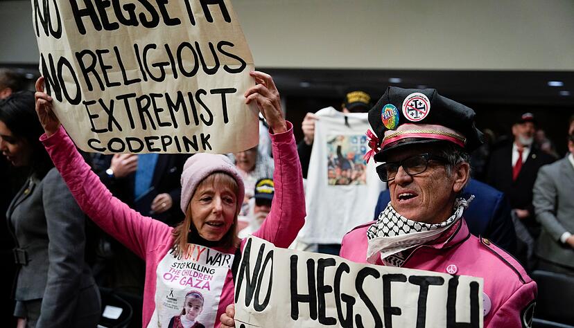 Die Gruppe &laquo;Code Pink&raquo; geh&ouml;rt zu jenen, die gegen Hegseths Nominierung protestieren.