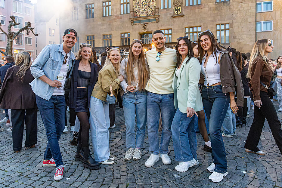 Schon um 15 Uhr startete das  Event &bdquo;TEAL. x Ratskeller&ldquo; auf dem Marktplatz.
