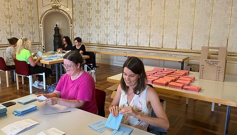 Rund 200 Helfer haben auf verschiedenen Positionen geholfen, die Wahl durchzuführen.