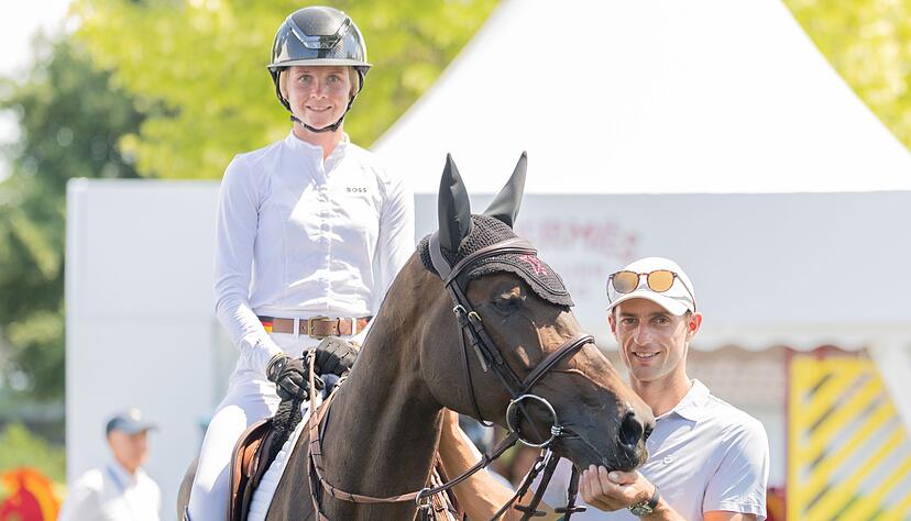 Sophie Hinners (l) und Richard Vogel reiten gemeinsam im EM-Team.