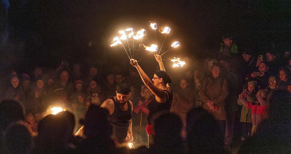 Feuer- und Lichtkunst setzen besondere Akzente.