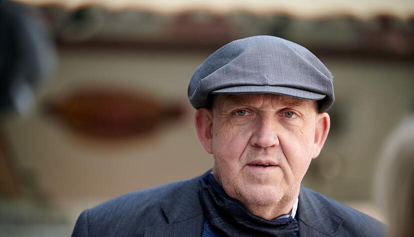 In mehr als 90 «Tatort»-Filmen haben sich Kommissar Schenk und sein Kollege Max Ballauf (Klaus J. Behrendt) seit Ende der 1990er Jahre mit Mordfällen und Kriminalität befasst. In mehr als 90 «Tatort»-Filmen haben sich Kommissar Schenk und sein Kollege Max Ballauf (Klaus J. Behrendt) seit Ende der 1990er Jahre mit Mordfällen und Kriminalität befasst.