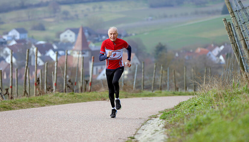 Rolf Kieser auf seiner Strecke am Zweifelberg im Trikot der „Heuss-Stadt Brackenheim“.