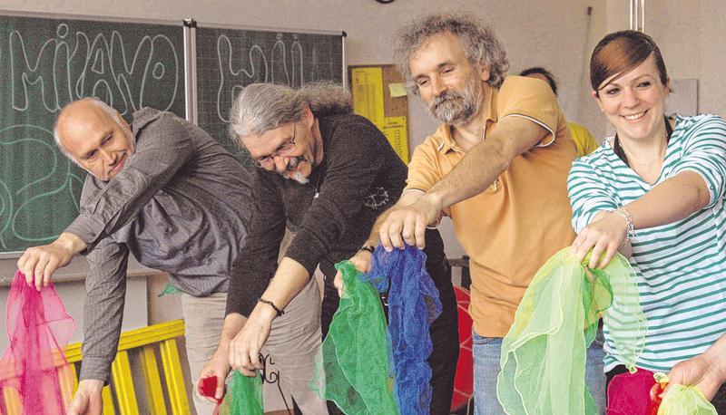 Nicht die Sch&uuml;ler, sondern die Lehrer in Schwaigern lernen f&uuml;r den gro&szlig;en Tag (von links): Rektor Wolfgang Mayer, Paul Wurst, Hans-Georg Henle und Nina Ahner. 
Foto: privat