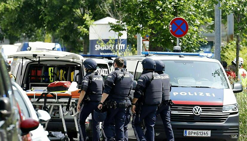 Nach den Sch&uuml;ssen kam es zu einem Gro&szlig;einsatz von Polizei und Rettungskr&auml;ften.