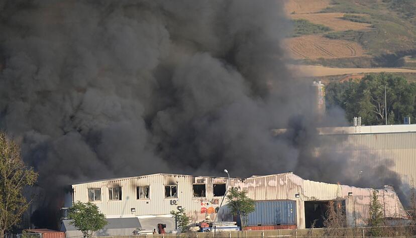 Rund 60.000 Bewohner umliegender Gemeinden wurden aufgerufen, ihre H&auml;user nicht zu verlassen, T&uuml;ren und Fenster geschlossen zu halten und Klimaanlagen auszustellen.
