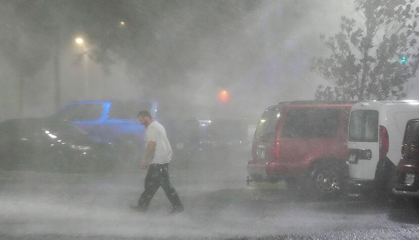 Meteorologen erwarten aber weiter heftigen Regen. Meteorologen erwarten aber weiter heftigen Regen.