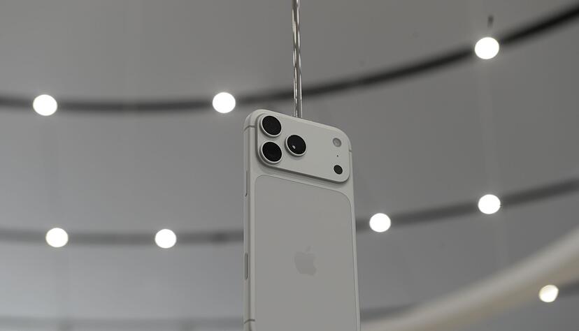 Wer eine Tele-Kamera will, muss beim iPhone das Pro-Modell wählen. Wer eine Tele-Kamera will, muss beim iPhone das Pro-Modell wählen.