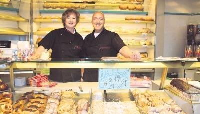 Die gleiche Auswahl an Backwaren und Torten wollen Corina und Reinhard Stoll auch in ihrem neuen Domizil bieten. Nur ein Caf&eacute; wird es nicht mehr geben. Daf&uuml;r er&ouml;ffnen sie eines in Talheim, das von morgens bis abends ge&ouml;ffnet haben soll.Fotos: Nelli Nickel