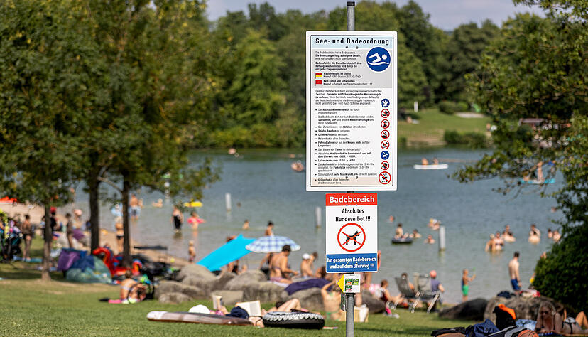 Diese Schilder mit der See- und Badeordnung kann man nun wirklich nicht &uuml;bersehen. Es gibt aber immer noch Besucher, die sich nicht um die Regeln k&uuml;mmern und andere Badeg&auml;ste st&ouml;ren.