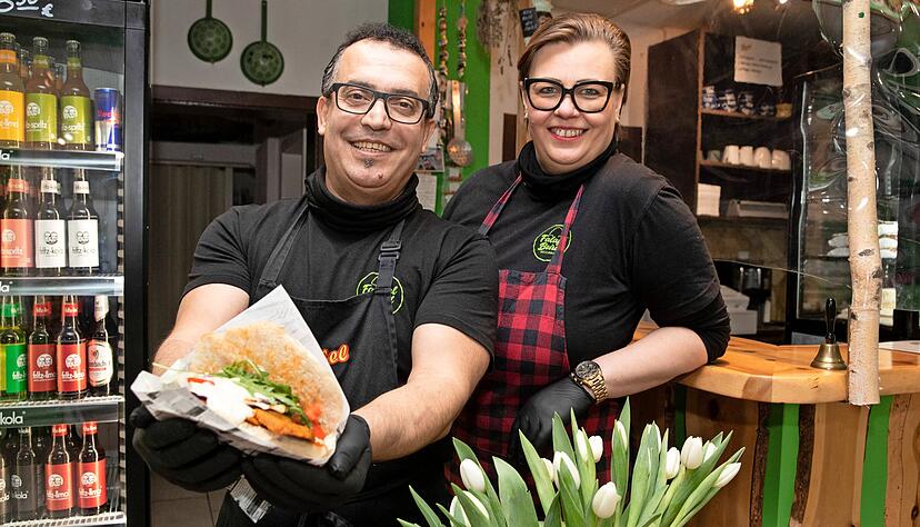 Zwei Wochen t&uuml;ftelte Mohammad Abdel Aziz, Inhaber von Falafel Beirut, mit seiner Frau Audrone Toliusiene am perfekten V&ouml;ner-Rezept. Sein Erfindertum wurde belohnt.
Fotos: Andreas Veigel