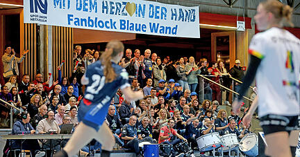 Sorgte für mächtig Stimmung in der Ballei: Alessia Riner (Nummer 21) traf zur zwischenzeitlichen Führung und erzielte zum Jahresabschluss fünf Tore.