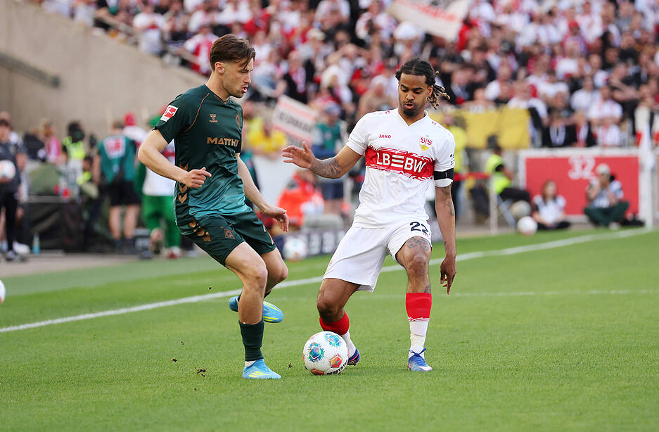 Lorenz Assignon: Gute Flanke in der ersten Halbzeit zur Riesenchance von El Khannouss. Defensiv okay, offensiv gearbeitet. Note: 3