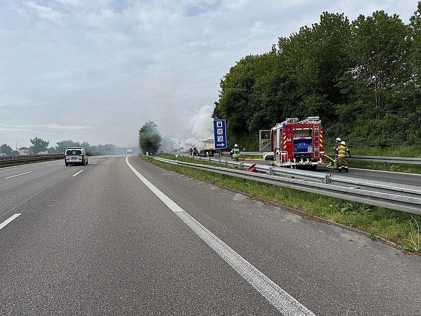 Gegen 11.30 Uhr liegen noch die Bergungsarbeiten bei Wunnenstein.