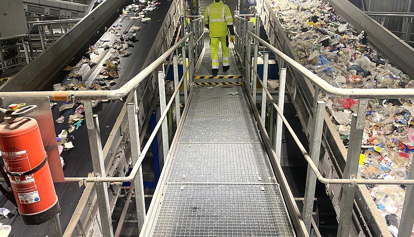 Die F&ouml;rderb&auml;nder transportieren pro Jahr bis zu 140.000 Tonnen M&uuml;ll aus Leichtverpackungen.