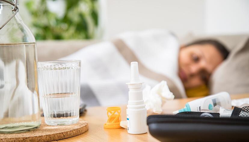 Ein Nasenspray pro Person und Erkältung: Man sollte es nicht teilen oder beim nächsten Mal wieder verwenden.