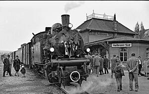 Die letzte Dampflok auf der Bottwartalbahn fährt 1966 im Südbahnhof ein.
Foto: Archiv/Eisenmenger Die letzte Dampflok auf der Bottwartalbahn fährt 1966 im Südbahnhof ein.
Foto: Archiv/Eisenmenger