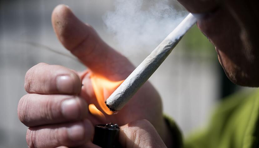 Beim ersten Joint sollten Konsumenten einige Tipps beachten. Für bewussten Konsum von Cannabis ist die Einstellung wichtig. Beim ersten Joint sollten Konsumenten einige Tipps beachten. Für bewussten Konsum von Cannabis ist die Einstellung wichtig.