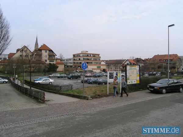 2005 Auf dem Gel&auml;nde zwischen der Bad Rappenauer  Bahnhofstra&szlig;e und Postweg sollen im Winter 2005 die Bauarbeiten f&uuml;r das Stadtcarr&eacute; mit einer &uuml;berbauten Fl&auml;che von 2300 Quadratmetern beginnen.