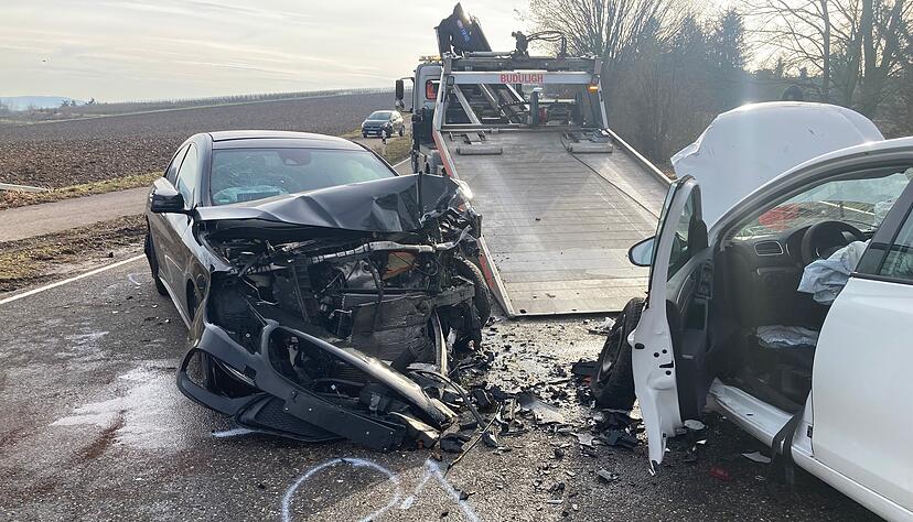 Drei Autos sind zwischen Lauffen und Nordheim zusammengestoßen.