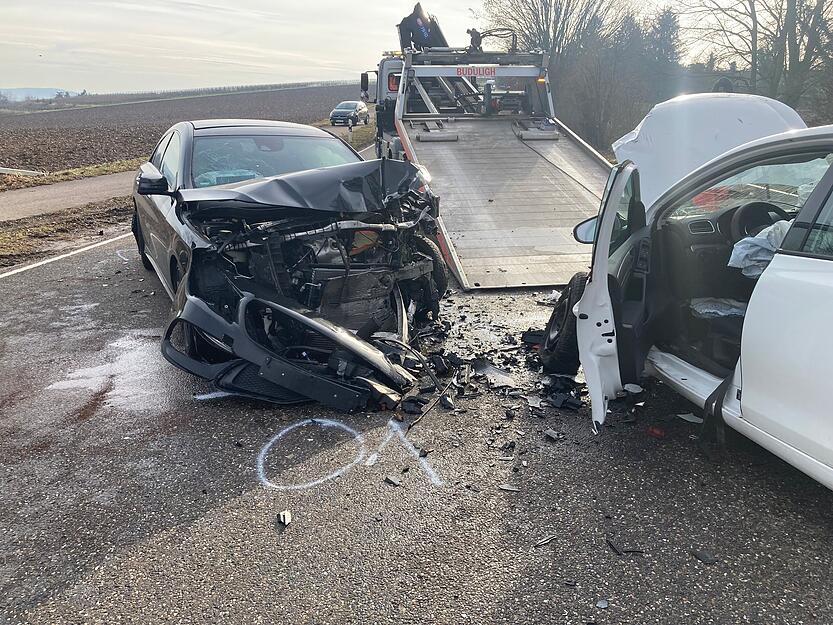 Drei Autos sind zwischen Lauffen und Nordheim zusammengestoßen.