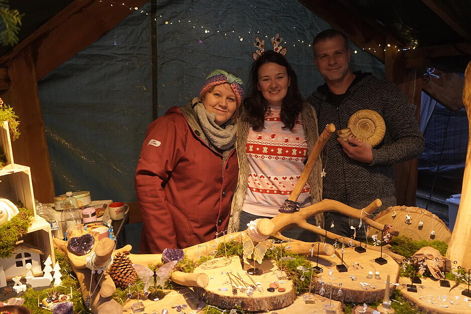 Kunsthandwerker präsentieren hochwertige Unikate mitten im festlichen Forchtenberger Ambiente.