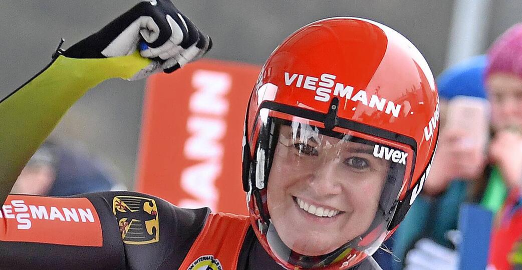 Die Doppelolympiasiegerin Natalie Geisenberger spricht vor dem Weltcup-Auftakt über ihren stressigen Alltag, ihre Gefühle und Ziele. Die Doppelolympiasiegerin Natalie Geisenberger spricht vor dem Weltcup-Auftakt über ihren stressigen Alltag, ihre Gefühle und Ziele.