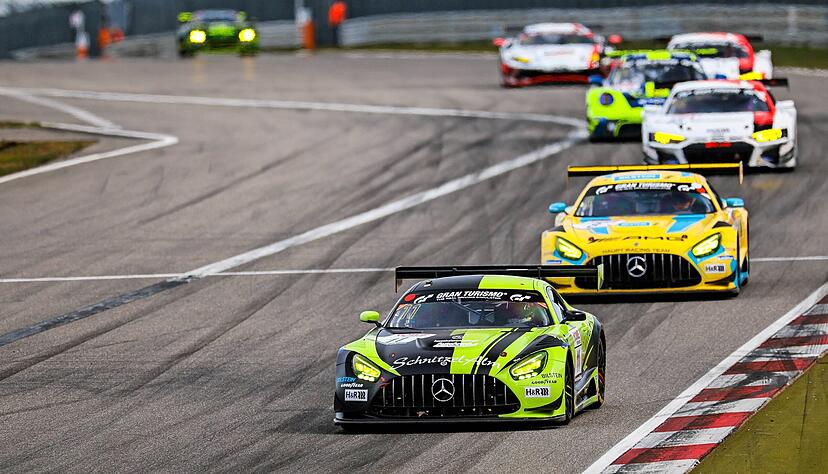 Zeitweise vorneweg, nach vier Runden aber schließlich hinten dran: Patrick Assenheimer (vorne) hatte beim dritten NLS-Lauf kein Glück.