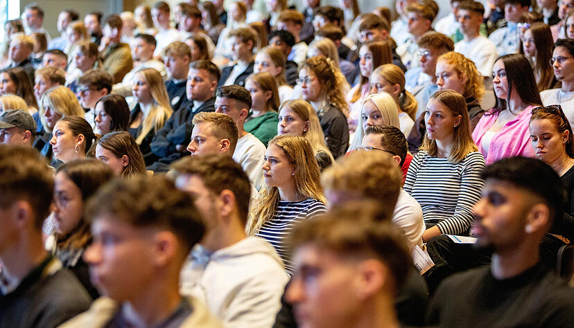 So viel wie nie: Auf dem Bildungscampus begrüßt die Duale Hochschule Baden-Württemberg ihre neuen Erstsemester; dieses Semester beginnen 600.
Foto: Lina Bihr So viel wie nie: Auf dem Bildungscampus begrüßt die Duale Hochschule Baden-Württemberg ihre neuen Erstsemester; dieses Semester beginnen 600.
Foto: Lina Bihr