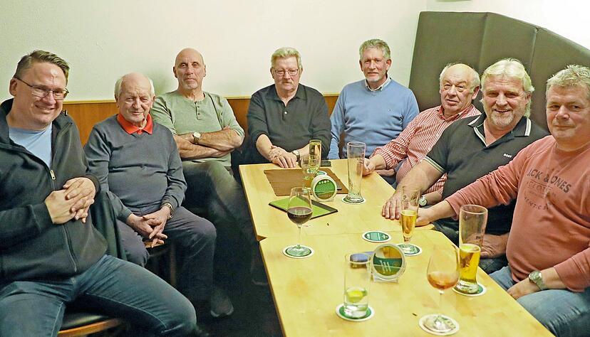 Trainerstammtisch (von links): Uli Friedenauer, Joachim Rapp, Klaus Albrecht, Bernd Hillius, Armin Reinert, Werner M&uuml;ller, Michael Brauch und Andreas Scholl.