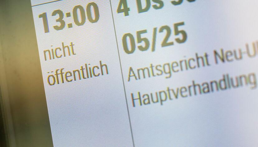 Die &Ouml;ffentlichkeit wurde direkt nach der Anklageverlesung ausgeschlossen.