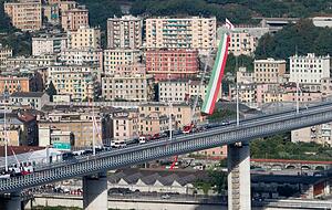 Knapp zwei Jahre nach dem Einsturz der Morandi-Autobahnbrücke konnte im Jahr 2000 der Neubau eingeweiht werden. Knapp zwei Jahre nach dem Einsturz der Morandi-Autobahnbrücke konnte im Jahr 2000 der Neubau eingeweiht werden.