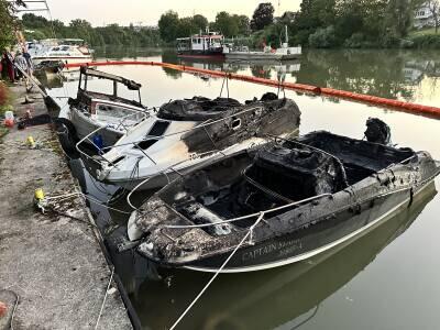 Fünf Boote in Besigheim in Brand: Meterhohe Flammen am Neckar
